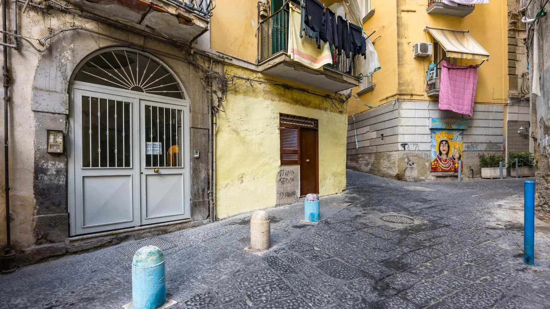 A Due Passi - Quartieri Spagnoli Naples Italy